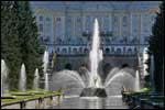 La residencia de Pedro El Grande en Petergoff y sus famosos fuentes